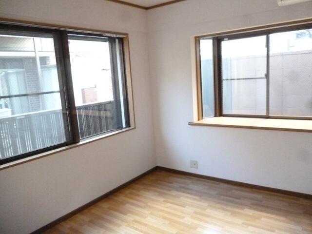 居室・リビング　こちらのリビングで趣味の時間をお楽しみください