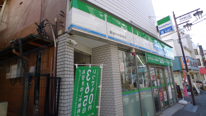 コンビニ　ファミリーマート（コンビニ）まで180m