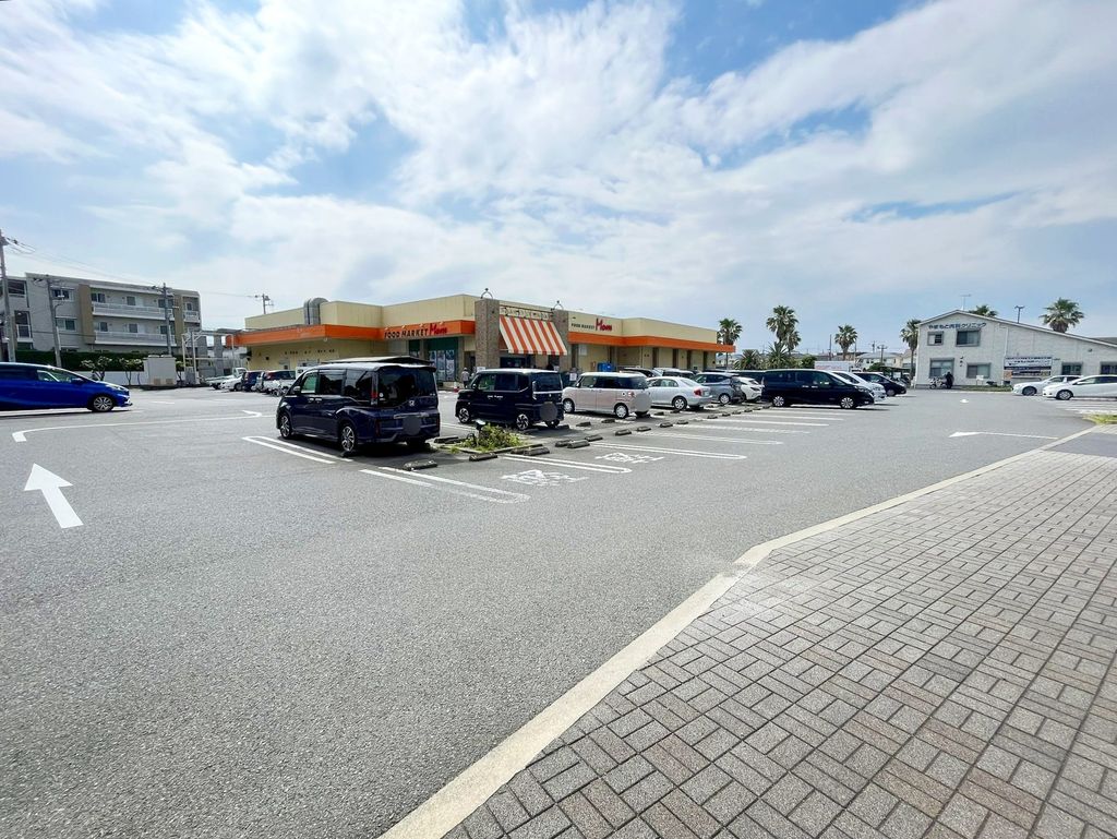 スーパー　フードマーケットMom湘南みずき店（スーパー）まで860m