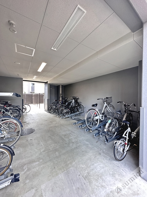 駐車場　屋根付き駐輪場♪