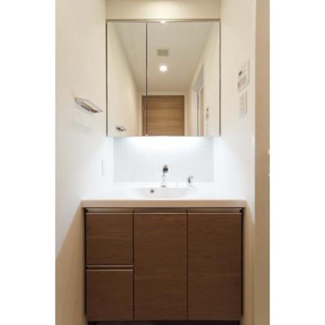 洗面設備　※写真は同タイプ住戸です。