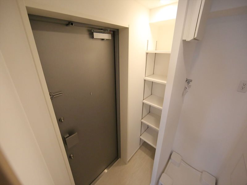 玄関　玄関　シューズボックス付（収納充実してます）