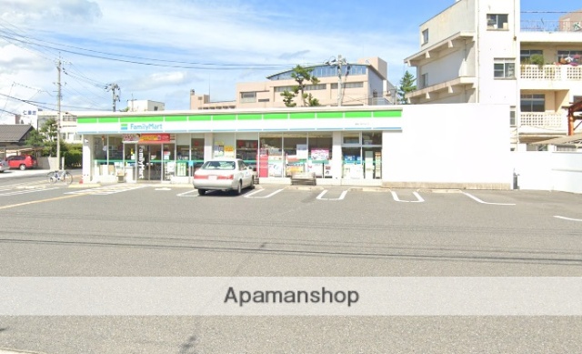 コンビニ　ファミリーマート養和病院前店（コンビニ）まで777m