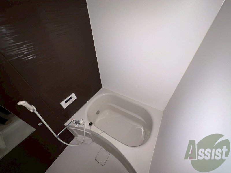 バス・シャワールーム　浴槽が広いので、日々の疲れも癒せますね。