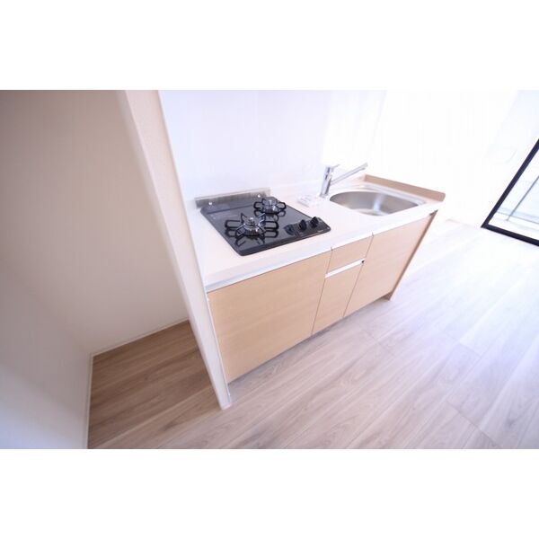 キッチン　※別部屋の参考写真です。部屋によってカラータイプも異なります