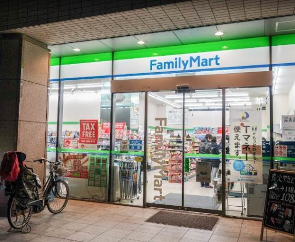 コンビニ　ファミリーマートリバージュ品川店（コンビニ）まで341m