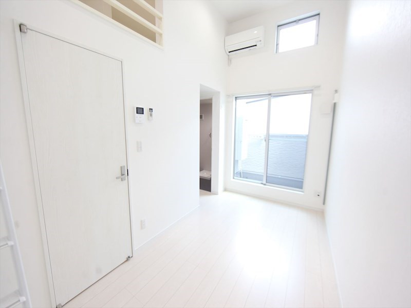 居室・リビング　洋室6.5帖　ロフト5.4帖（収納にも寝室にも使えます）