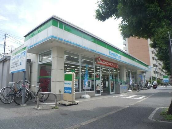 コンビニ　ファミリーマート上鷺宮二丁目店（コンビニ）まで242m