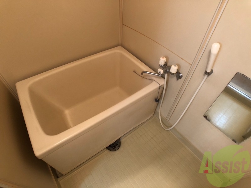 バス・シャワールーム　お風呂になります。一日の疲れを癒してくださいね。