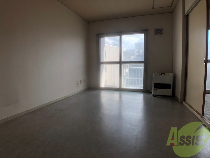 居室・リビング　リビングです。白を基調としていてお部屋全体が明るいですね！