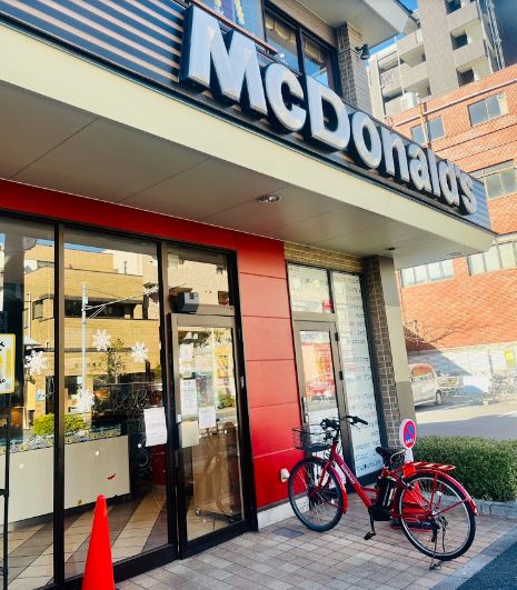 飲食店　マクドナルド明治通り尾久店（飲食店）まで189m