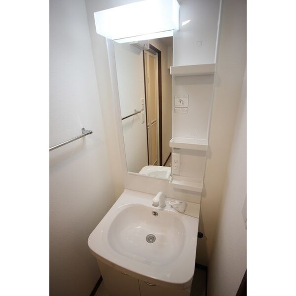 洗面設備　シンプルで使いやすい洗面台です！