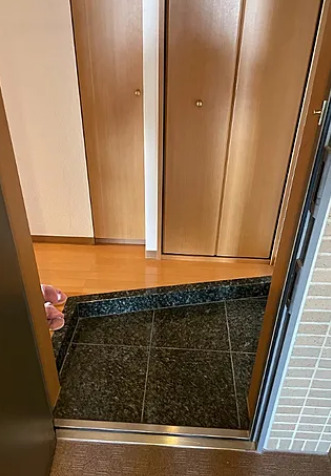 玄関　※別部屋の参考写真です。