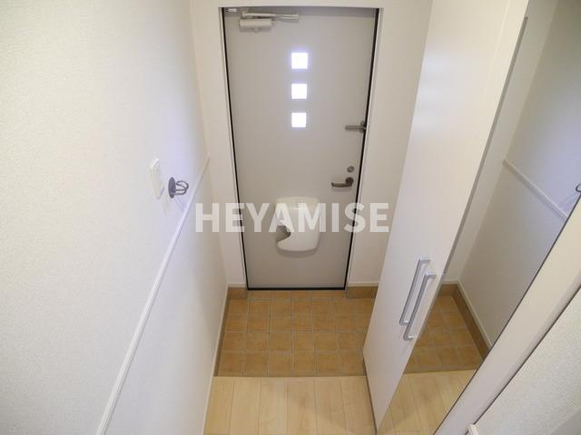 玄関　※室内画像は類似物件のもの