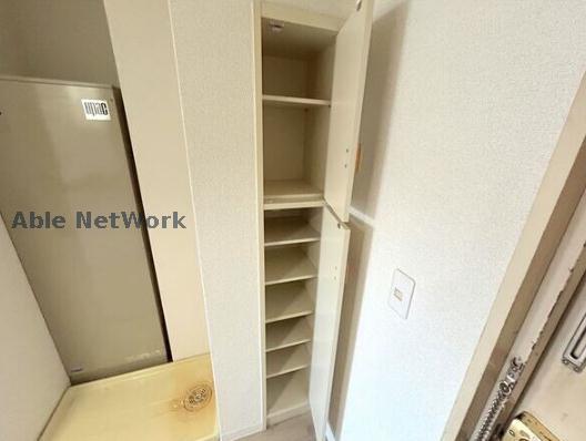収納　※同物件別部屋の写真です。