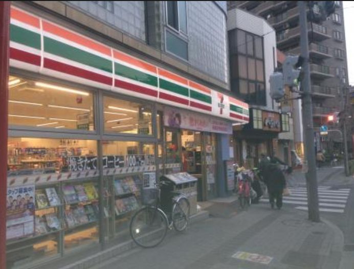 コンビニ　セブンイレブン荒川1丁目店（コンビニ）まで304m
