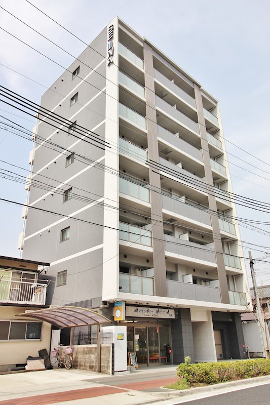 建物外観　鉄筋コンクリート造りです。