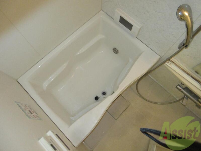 バス・シャワールーム　真っ白浴室とっても綺麗ですね