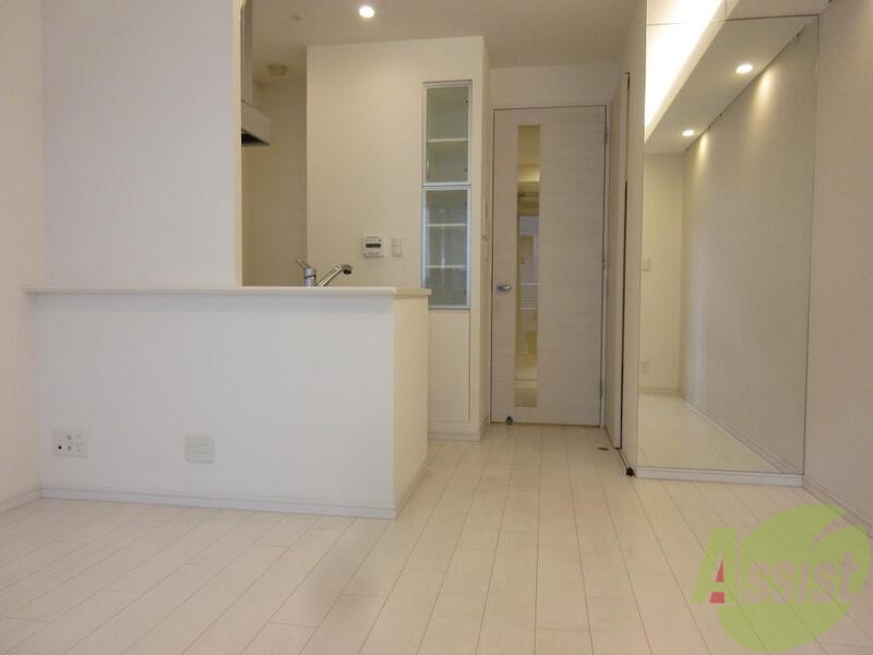 居室・リビング　ピッカピカフローリング明るいお部屋ですよ