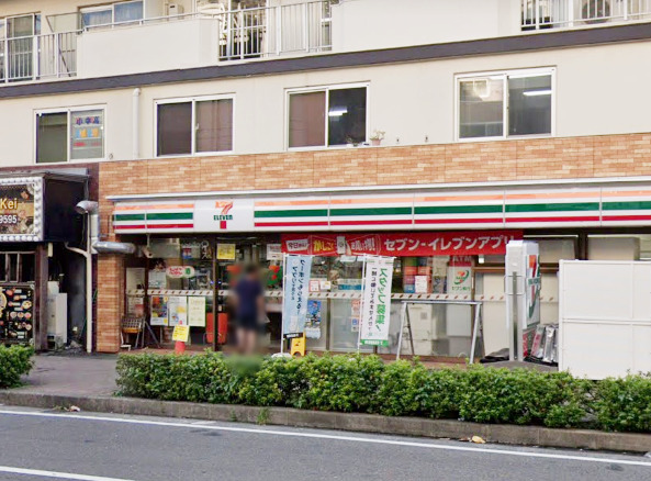 コンビニ　セブンイレブン（コンビニ）まで413m