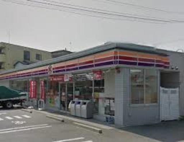 コンビニ　サークルK（コンビニ）まで526m