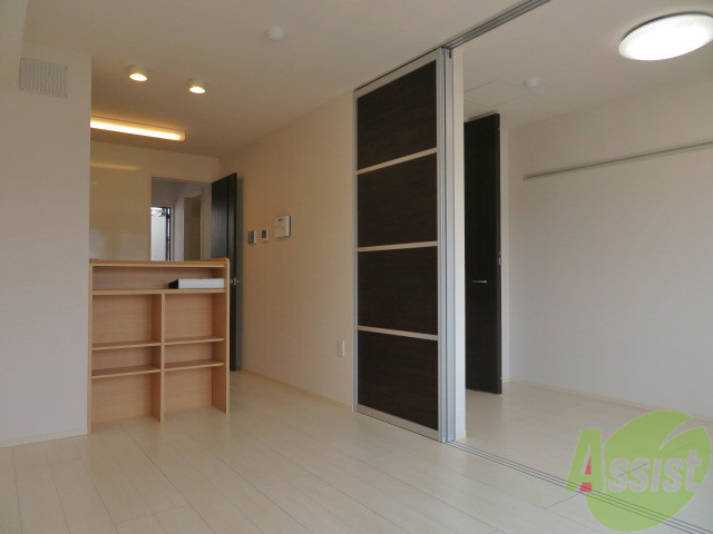 居室・リビング　こちらはリビングです。明るくていいですね。