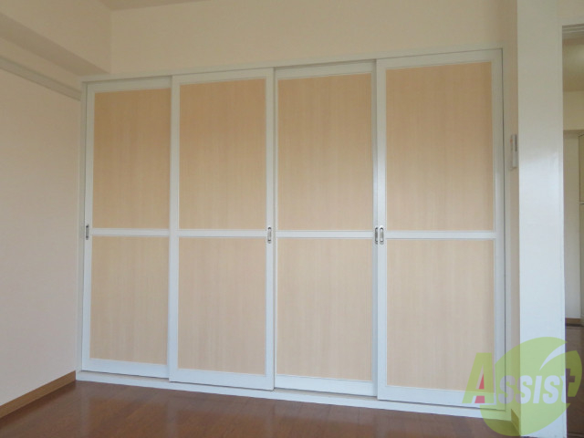 収納　収納スペースはコチラ。中が気になりますね～。