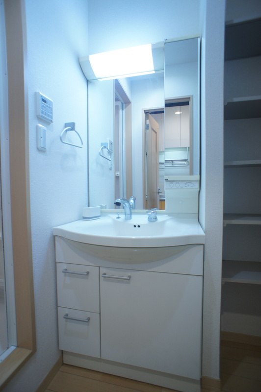 洗面設備　嬉しい独立洗面台！