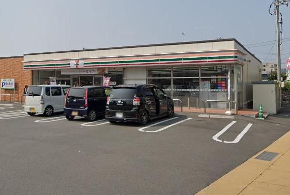 コンビニ　セブンイレブン下関長府前八幡町店（コンビニ）まで500m
