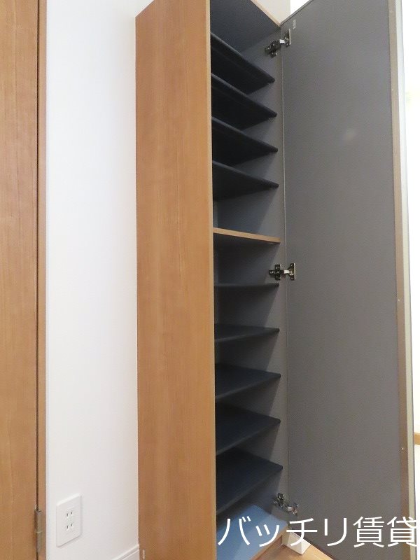 玄関　同型タイプの為、現状を優先致します。