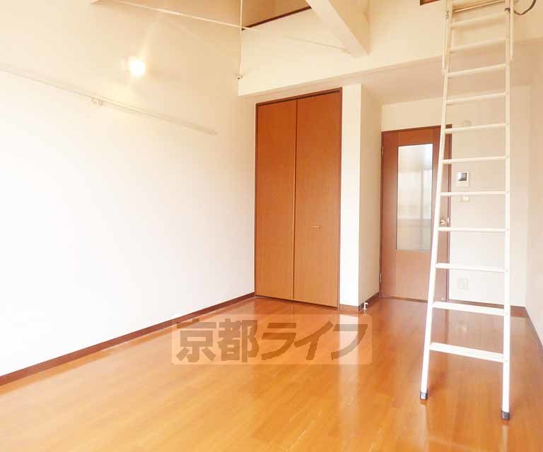 居室・リビング　広々とした室内です。