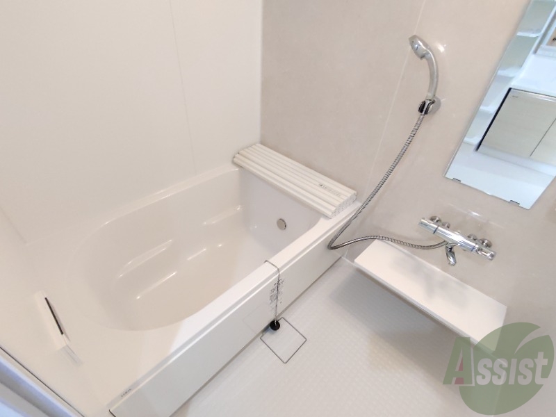 バス・シャワールーム　浴室は綺麗で追い焚きも付いて気持ちよくお過ごしいただけます。