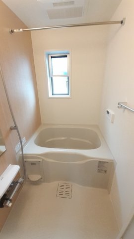 バス・シャワールーム　落ち着いた空間のお風呂です