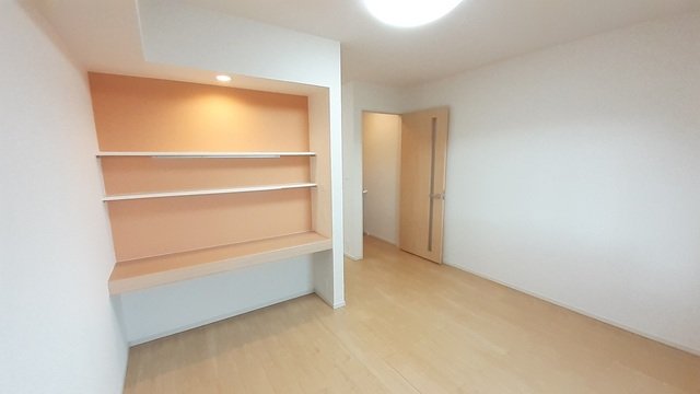 居室・リビング　明るい色調の室内です