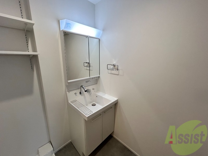 洗面設備　独立洗面台で朝の身支度も快適にすることができます。