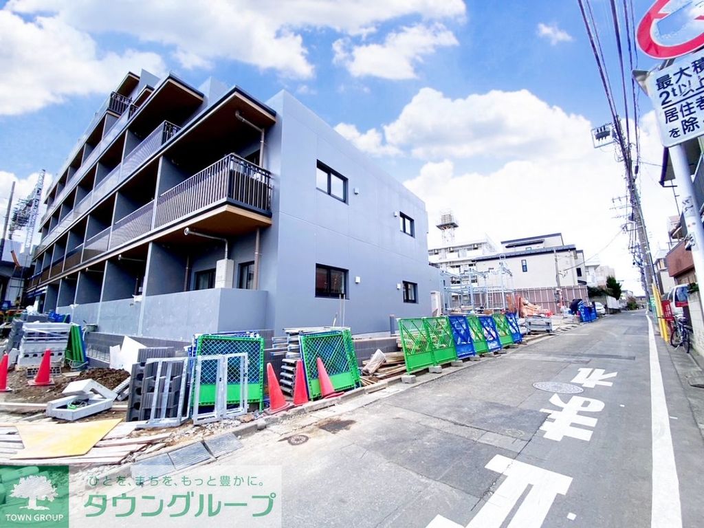 建物外観　駐車場