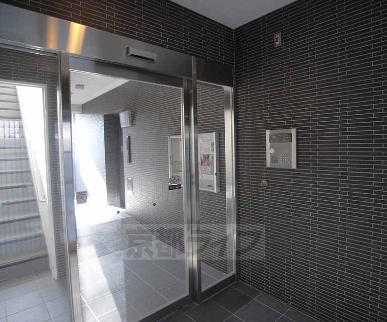 ロビー　オートロック付きで安心。