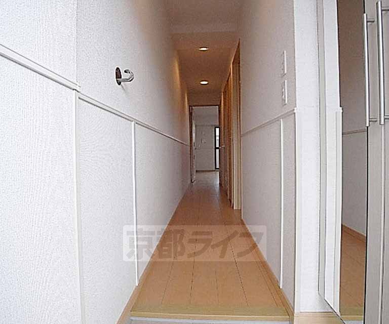 その他部屋・スペース　すっと伸びた廊下