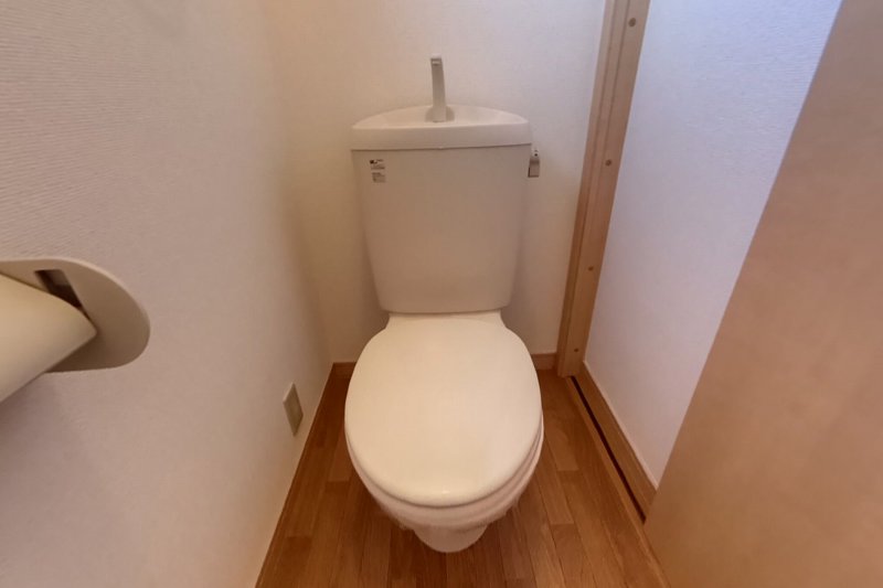 トイレ　※温水洗浄便座付きです