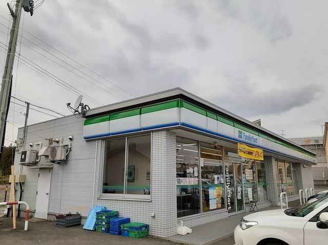 コンビニ　ファミリーマート桑折町店（コンビニ）まで220m