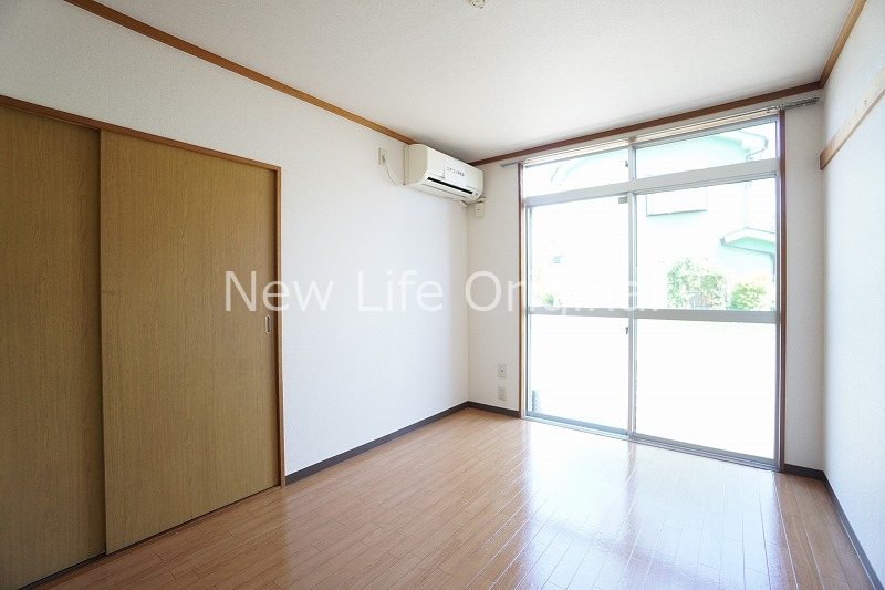 居室・リビング　快適な暮らしに欠かせないエアコン付きです☆