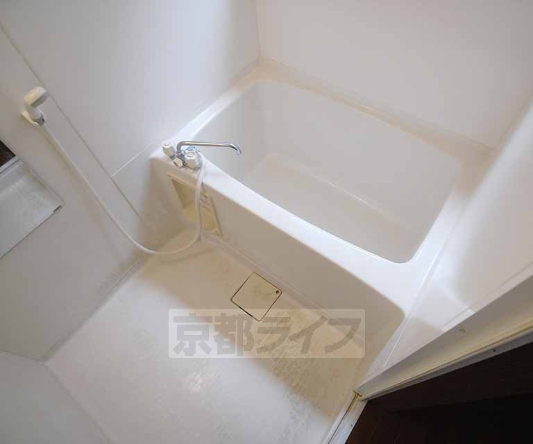 バス・シャワールーム　ゆったりと入っていただける大きさです