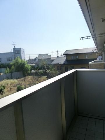 バルコニー　南東向き日当たり良好バルコニー
