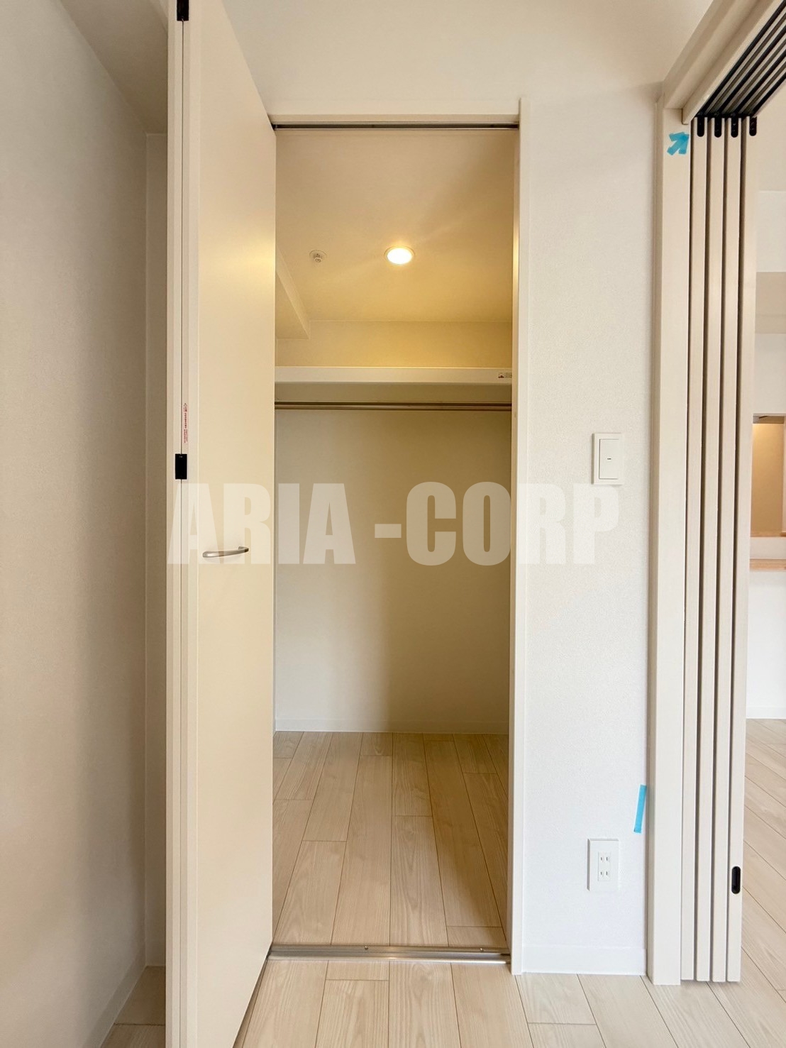 収納　（同仕様）奥行き十分のクローゼット♪上部には便利な棚付き！