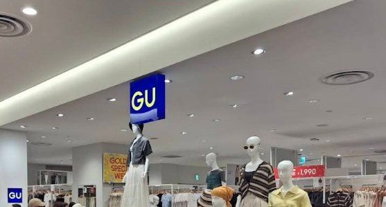 ショッピングセンター　ジーユーコレットマーレ店（ショッピングセンター）まで400m