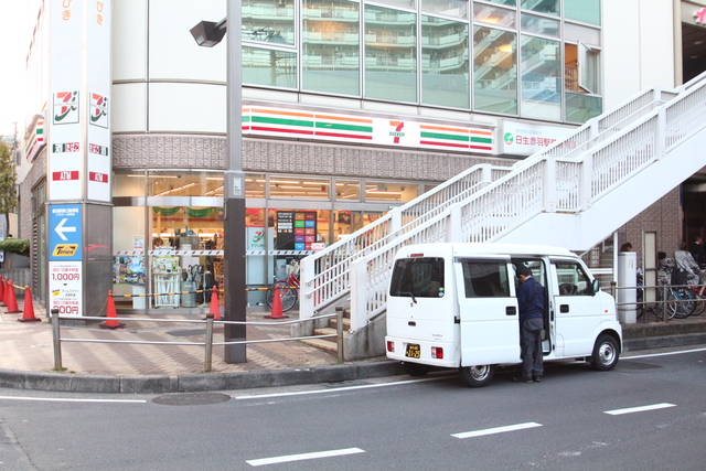 コンビニ　セブンイレブン　赤羽駅西口店（コンビニ）まで766m