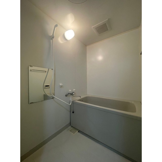 バス・シャワールーム　清潔感のある浴室