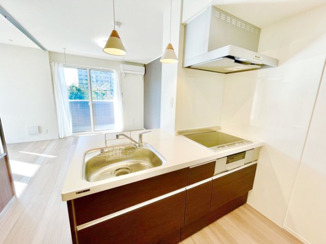 キッチン　IH、浄水器付きカウンターキッチン