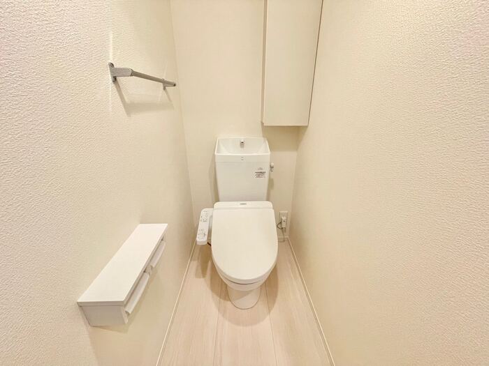 トイレ　温水洗浄暖房便座つきトイレ