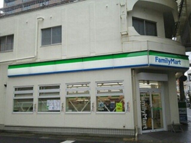 コンビニ　ファミリーマート草津駅東口店（コンビニ）まで600m